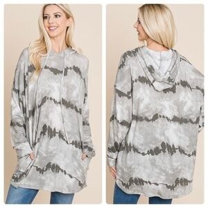 NWOT OVERSIZED TIE-DYE PULLOVER HOODIE